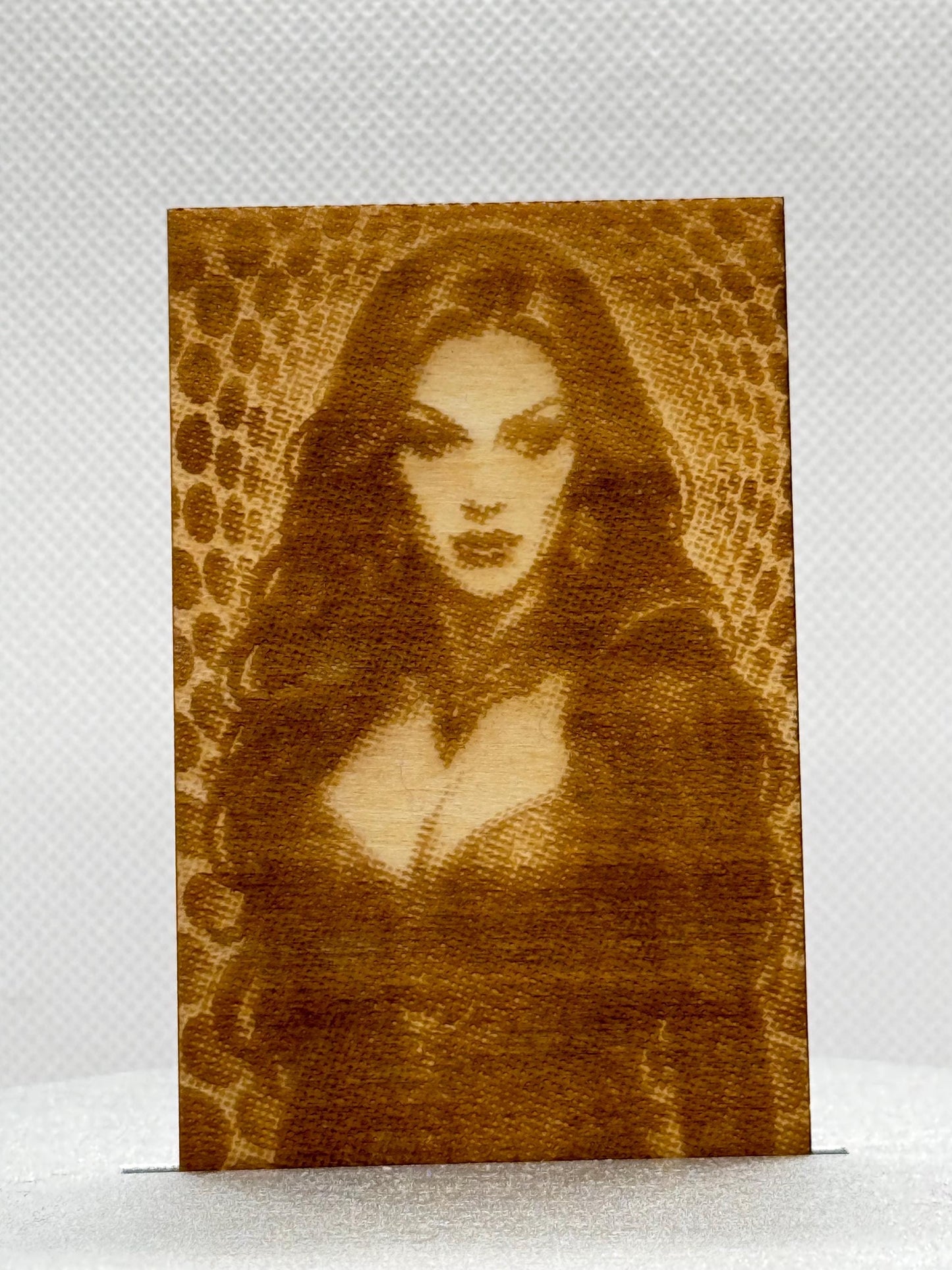 Gothic Vampire Magnet – Dark Beauty in the Shadows